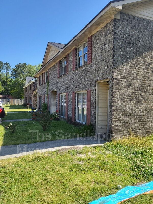Building Photo - 126 Langley Dr Rental