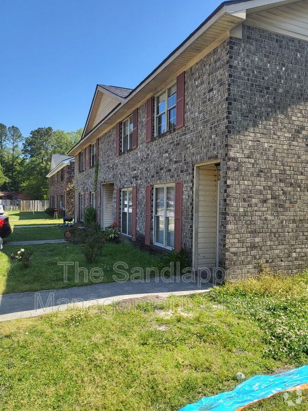 Building Photo - 126 Langley Dr Unit B Rental