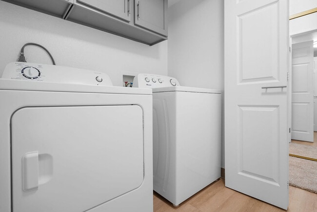 Reno Washer/ Dryer