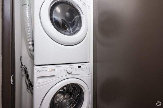 1BR, 1BA - 780SF - Laundry