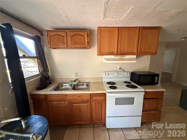 Photo - 325 Chambers St