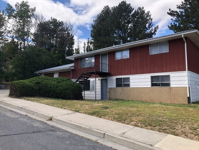 Building Photo - 220 NW Larry St Unit 220 NW Larry Lower