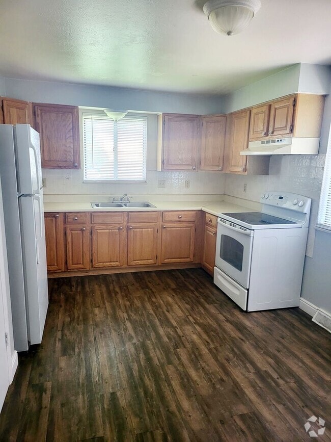 Building Photo - 16648-16658 E 13th Ave Unit 16658 E 13th Avenue Rental