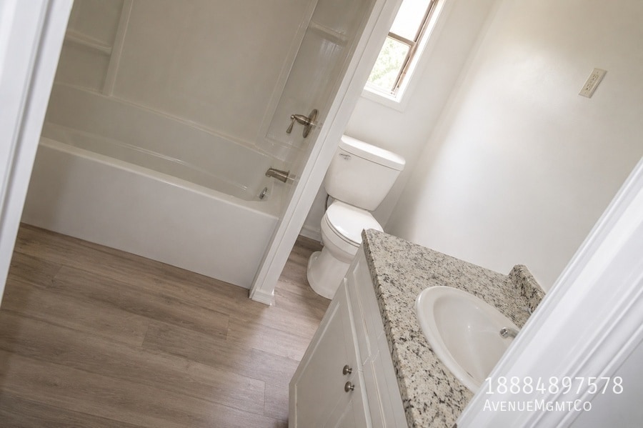 Photo - 715 23rd St NW