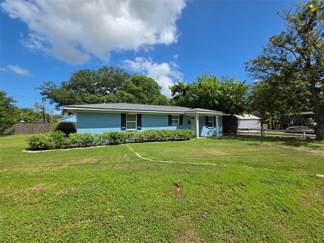 Building Photo - 305 Miles Rd
