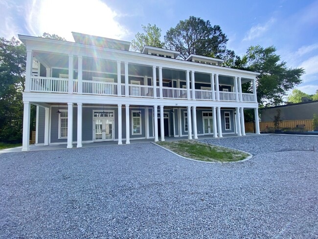 Building Photo - One Bedroom Apartment for Rent in the Heart of Old Town! Unit 301