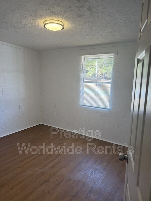 Photo - 104 Moore St