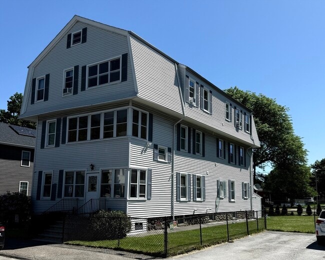 Building Photo - 57 Vale St Unit 3