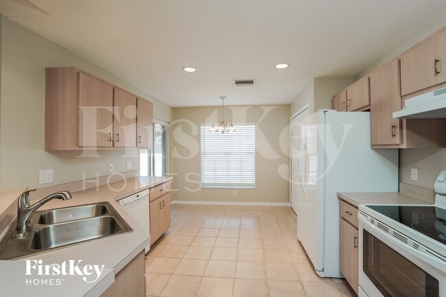 Photo - 421 SE 19th St