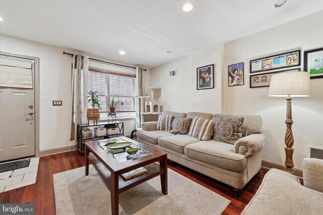 Photo - 2423 S Bancroft St Casa Adosada