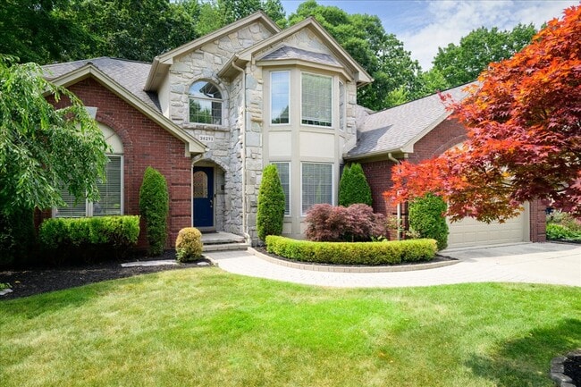 Building Photo - 38291 River Park Dr