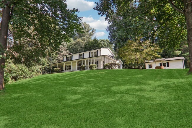 Photo - 5 Timothy Ln