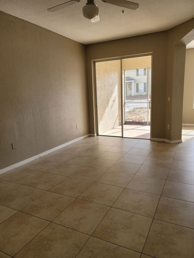 Photo - Large Sunridge Palms townhome across from USF!