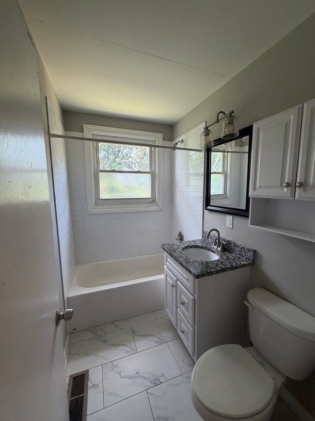 Photo - 2716 Donna Hill Dr Unit B