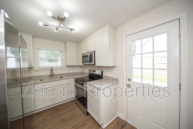 1733 Parkview Ave Unit A (downstairs)
