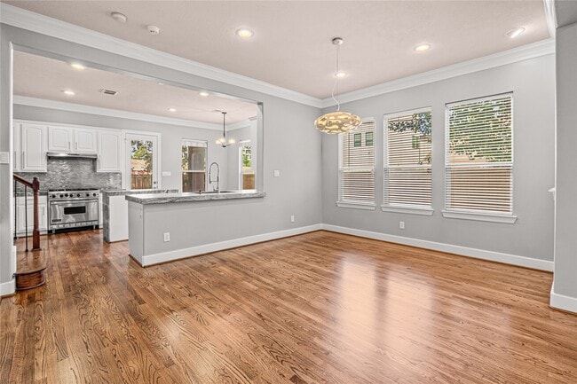 Photo - 112 White Dr