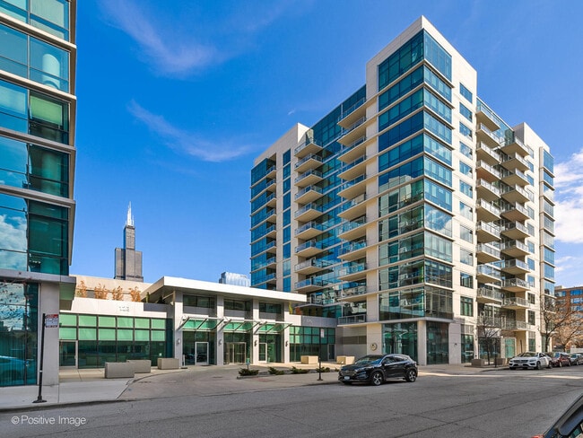 Building Photo - 125 S Green St Unit 604A