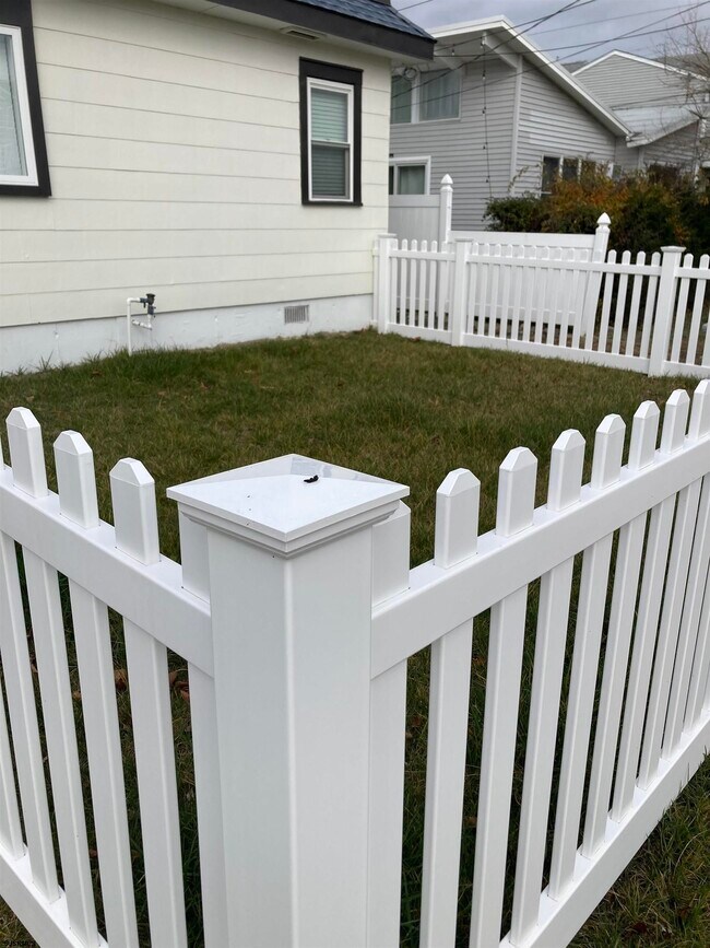 Photo - 273 38th St S