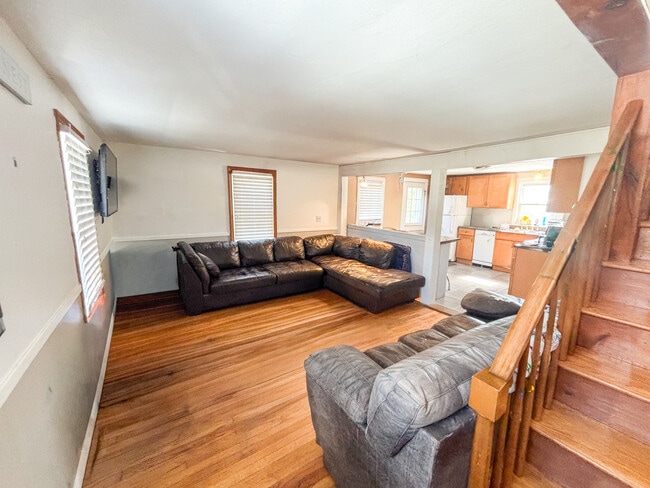 Photo - 11 Livingstone Ave