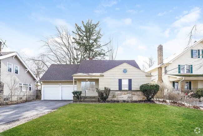 Building Photo - 4-Bedroom Home in Cleveland Heights, OH