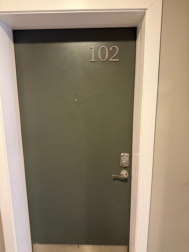 3515 2nd Ave S Unidad 102 Furnished