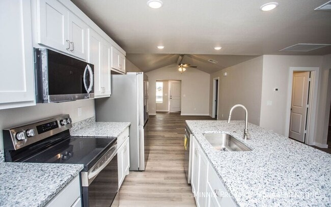 Photo - 310 E 77th St