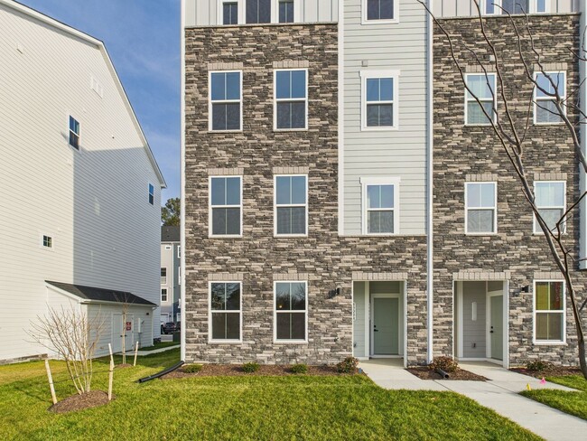 Photo - 8029 Lake Laurel Ln