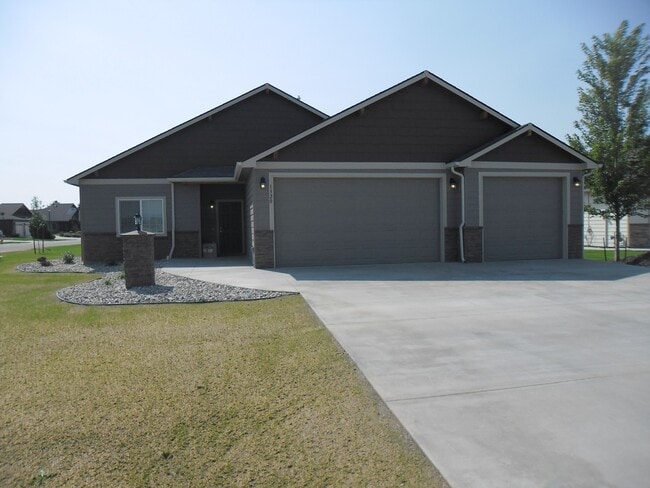 1320 E Chelan Ct
