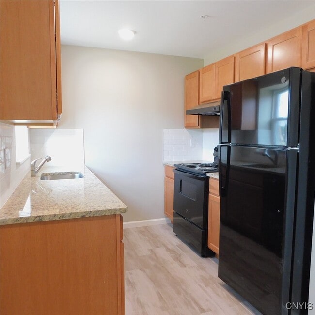 Photo - 413 S Main St