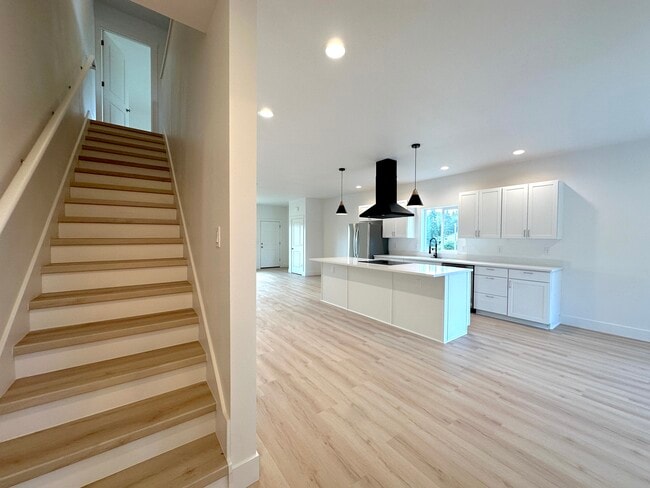Photo - 3021 Harold Dr SE