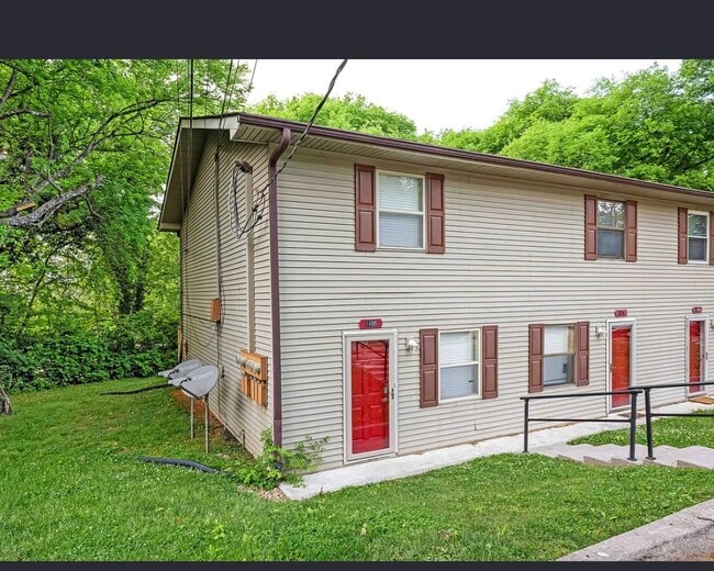 Building Photo - 1405 Forest Ave Unit 1405