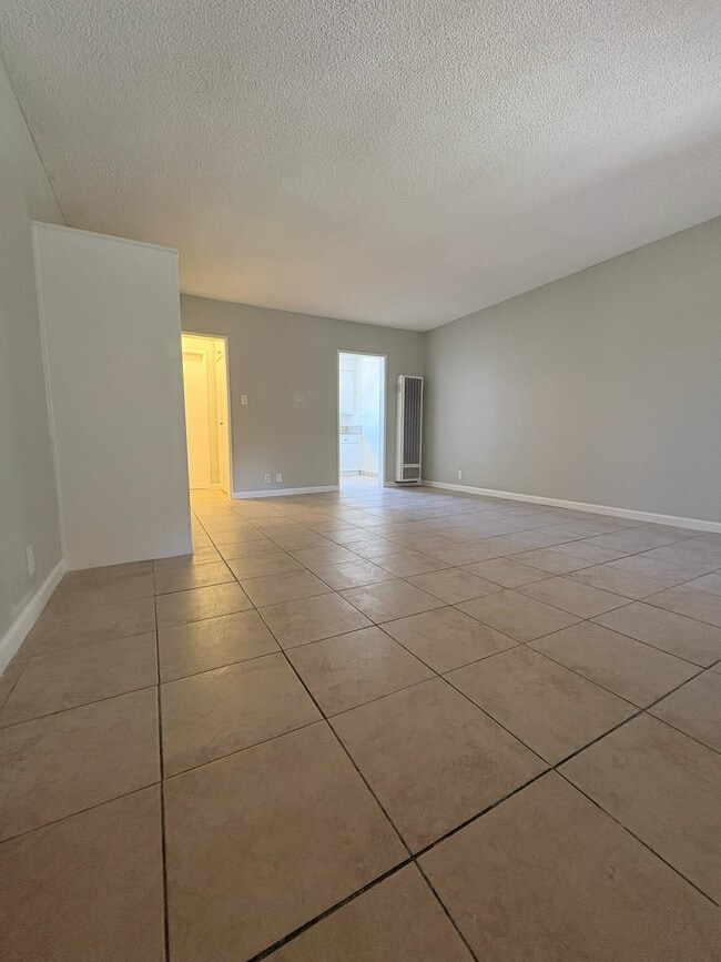Photo - 4055 W 129th St Unidad 6