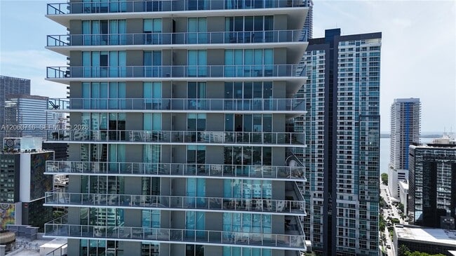 Building Photo - 1111 SW 1st Ave Unit 3014-N