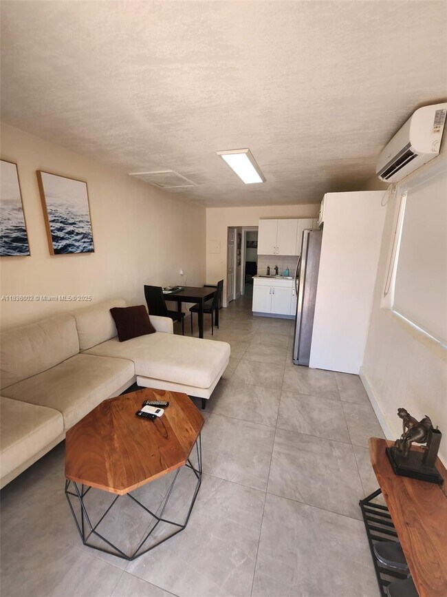 Building Photo - 2165 SW 47th St Unit 2 Rental
