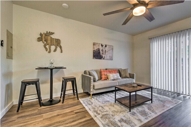 Building Photo - 3915 W 8th St Unit SI ID1296530P