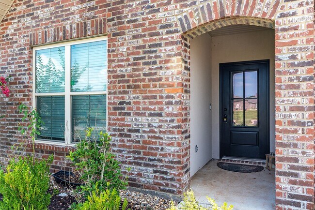 Photo - 4 Bedroom 2.5 Bath in Victoria Meadows