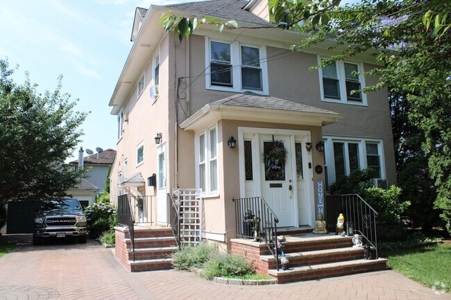 Building Photo - 614 5th Ave Rental