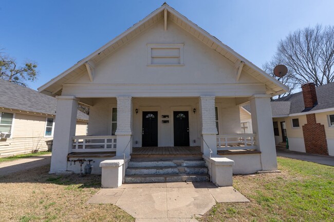 Building Photo - 2824 Gorman Ave Unit Apt A