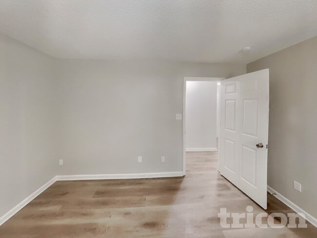 Photo - 437 Bradford Cir