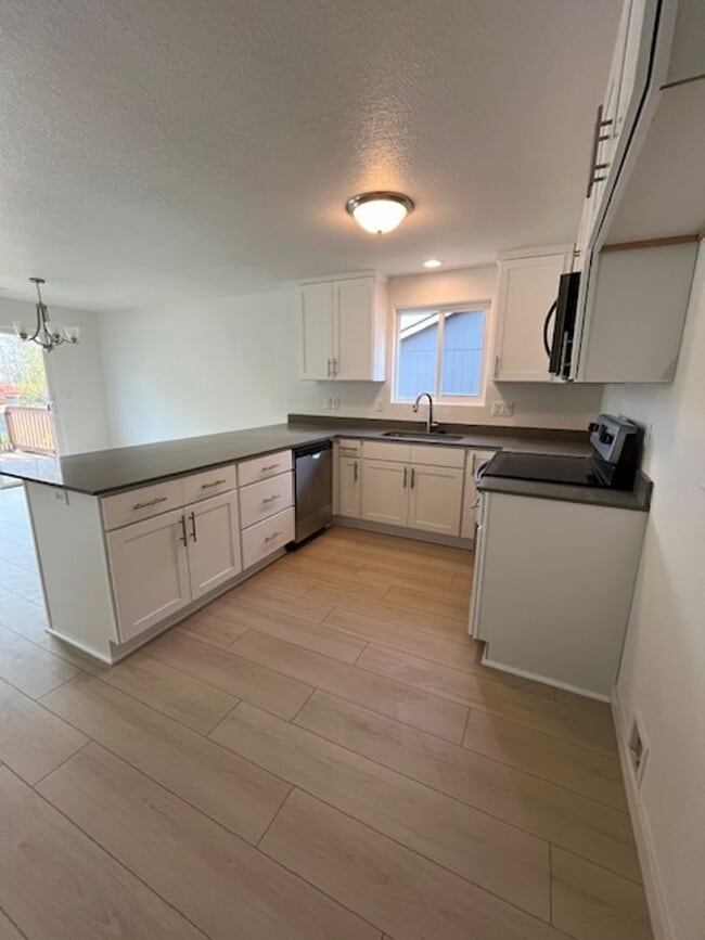 Photo - 3 Bedroom 2 Bath Forest Grove OR