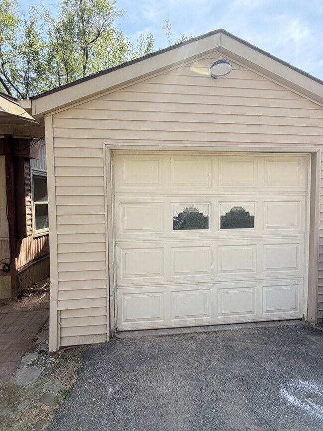 Photo - For Rent 2 Bedroom 1 Bath