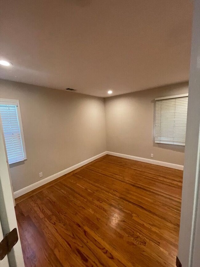 Photo - Great 3 Bedrooms 1 Bath home near Lake Chabot