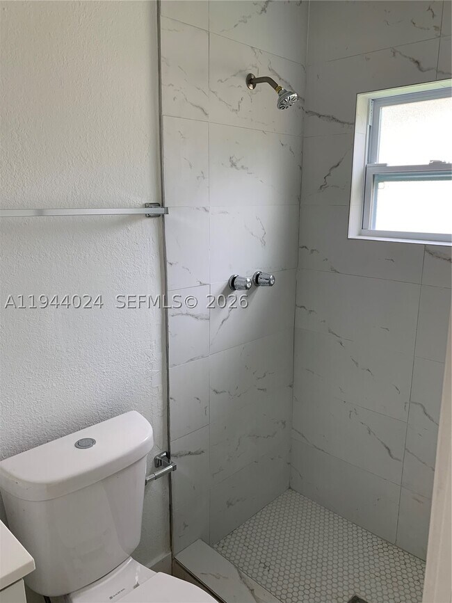 Photo - 6740 US-1