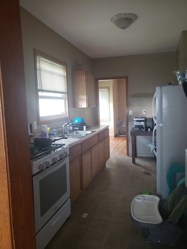 Building Photo - 660 5th St E Unit 1