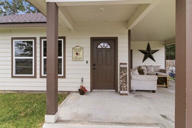 Photo - 16529 Kingsbury Dr