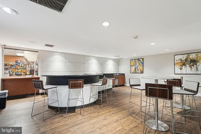 Building Photo - 60 S Van Dorn St Unit 511