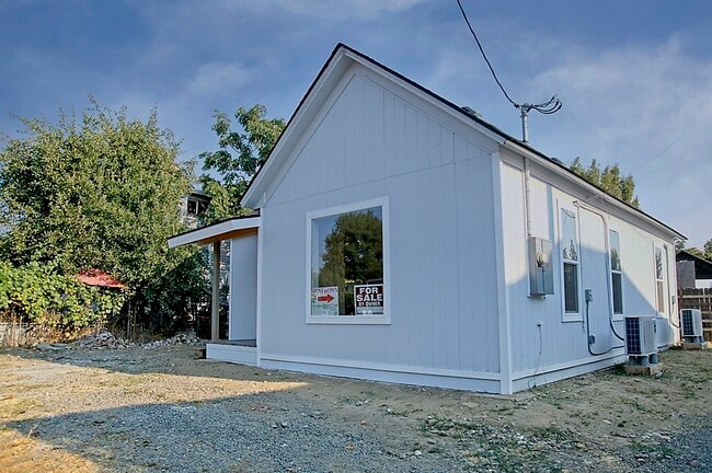 Building Photo - 407 W Pine St Rental