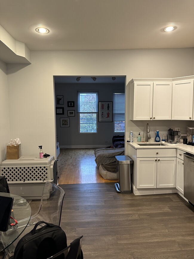 Photo - 1411 W Erie St Unit 2R