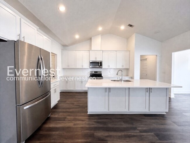 Photo - 3 Bed/2 Bath Home with Garage / Pet-Friendly / Available Now!