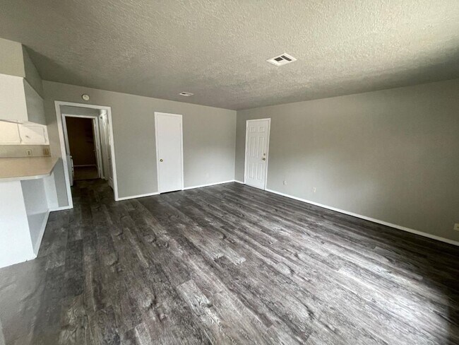 1406 Rebecca Ln